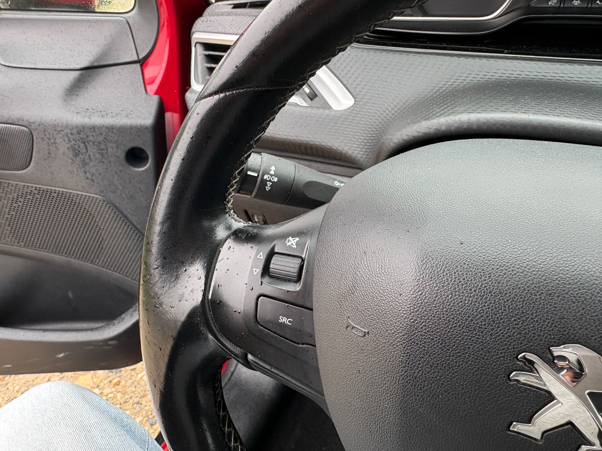 Peugeot 2008 1.2 110CH  Version ALLURE