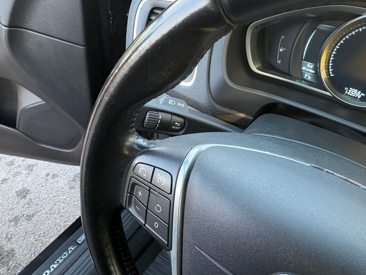 Volvo V40 D2 SUMMUM - 115CH - ENTRETIEN COMPLET