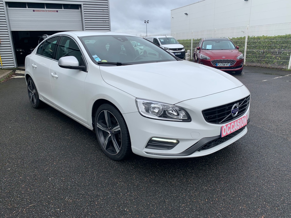 Volvo S60 150 ch | R-design | Attelage amovible | Régulateur vitesse | Radar stationnement arriére