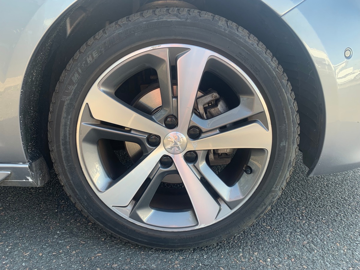 Peugeot 308 130 ch | GT Line | Toit panoramique | Apple car play | Avertisseur angles morts | Radars