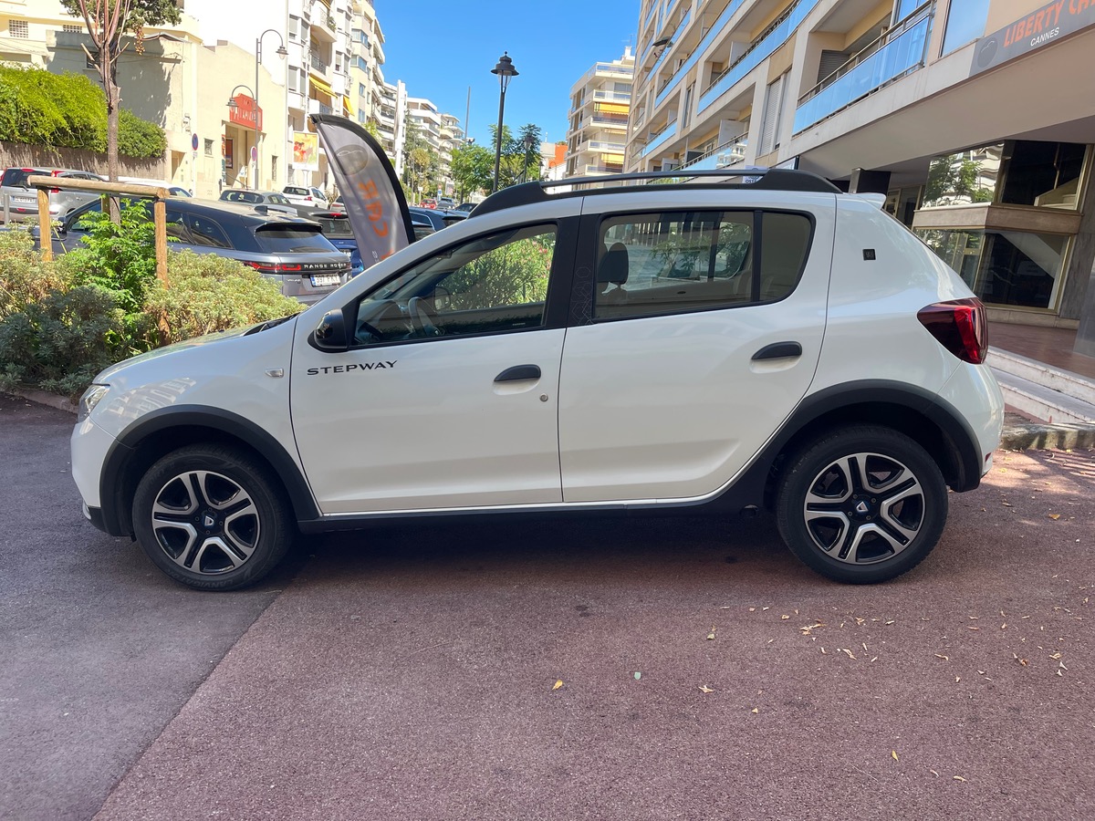 Dacia Sandero Stepway 90 CV Boîte auto / KM Réel / Edition 15 ANS / Caméra / GPS
