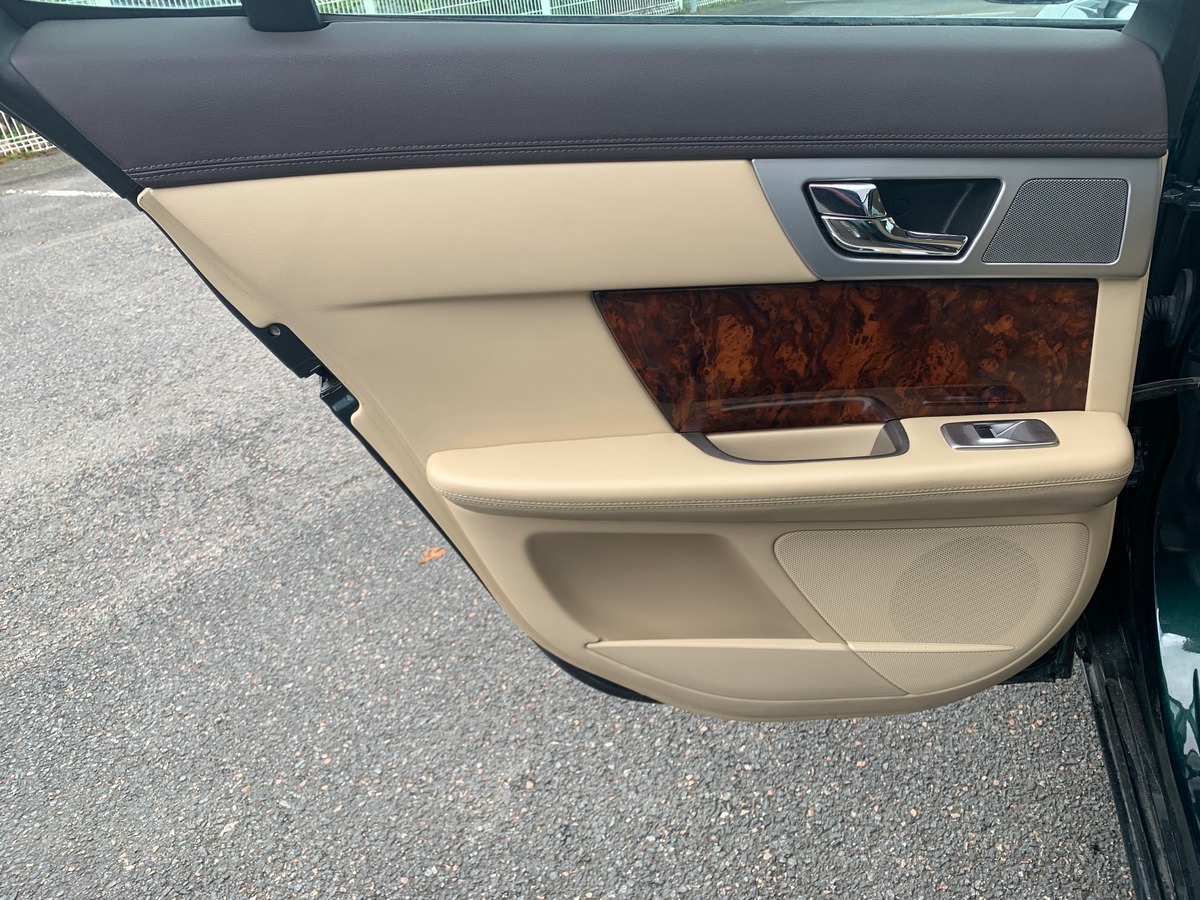 Jaguar XF 240 ch | V6 | R-Sport | Caméra recul | Sièges sport | Régulateur vitesse | GPS | Bluetooth