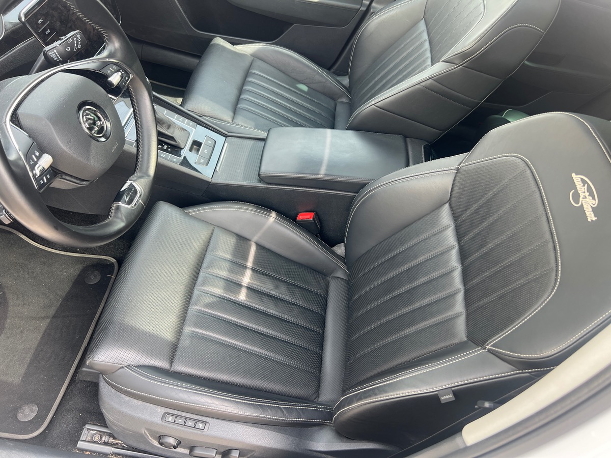 Skoda Superb Combi 1,4L TSI PHEV 218 LAURINE & KLEMENT, SUIVI COMPLET SKODA, 4 PNEUS COMPLETS  HIVER