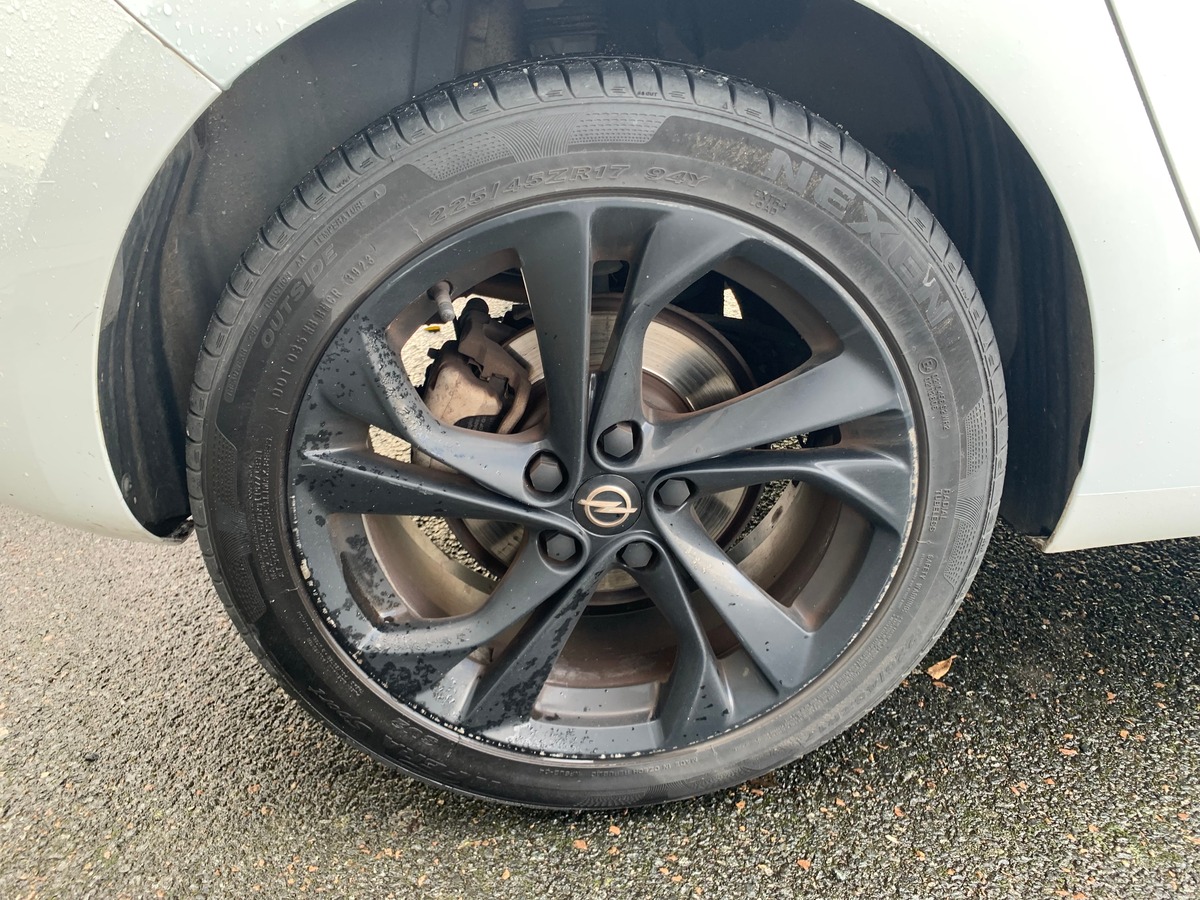 Opel Astra 105 ch | Black Edition | Caméra recul | Régulateur vitesse | Radar de stationnement avant