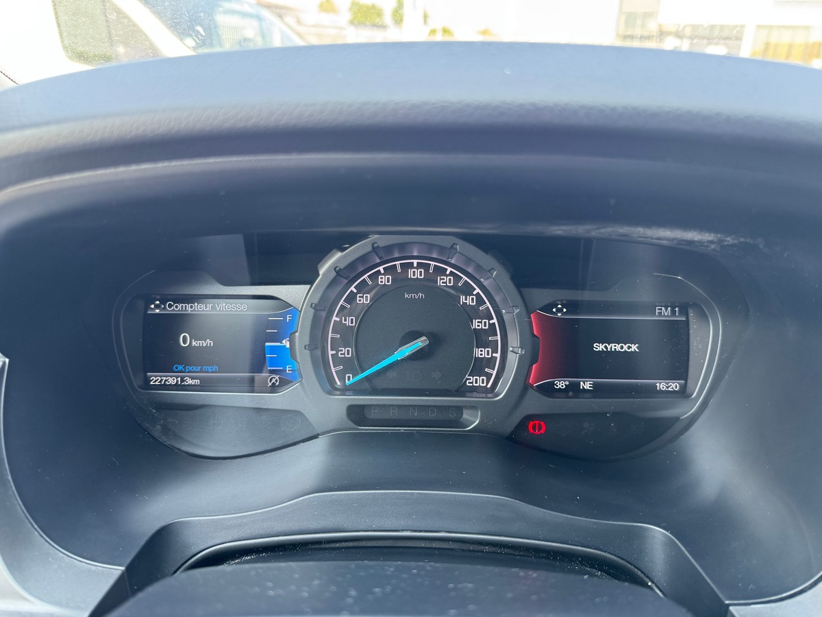 Ford Ranger 200 chevaux | Limited | Double Cabine | 5 places | GPS | Régulateur vitesse | Hard Top