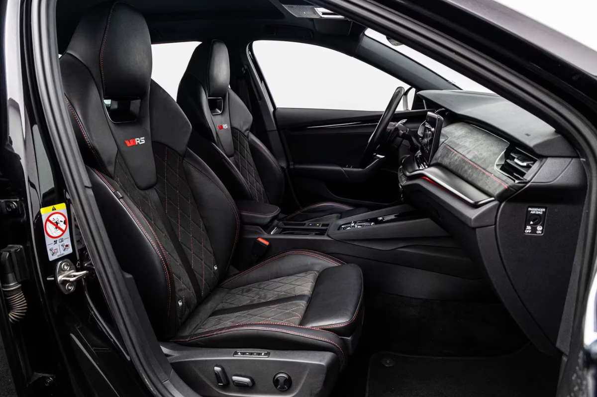 Skoda Octavia Combi 2.0 TDI 200ch RS DSG7/Toit ouvrant/Attelage/Caméra/Matrix/Aff tête haute/Canton