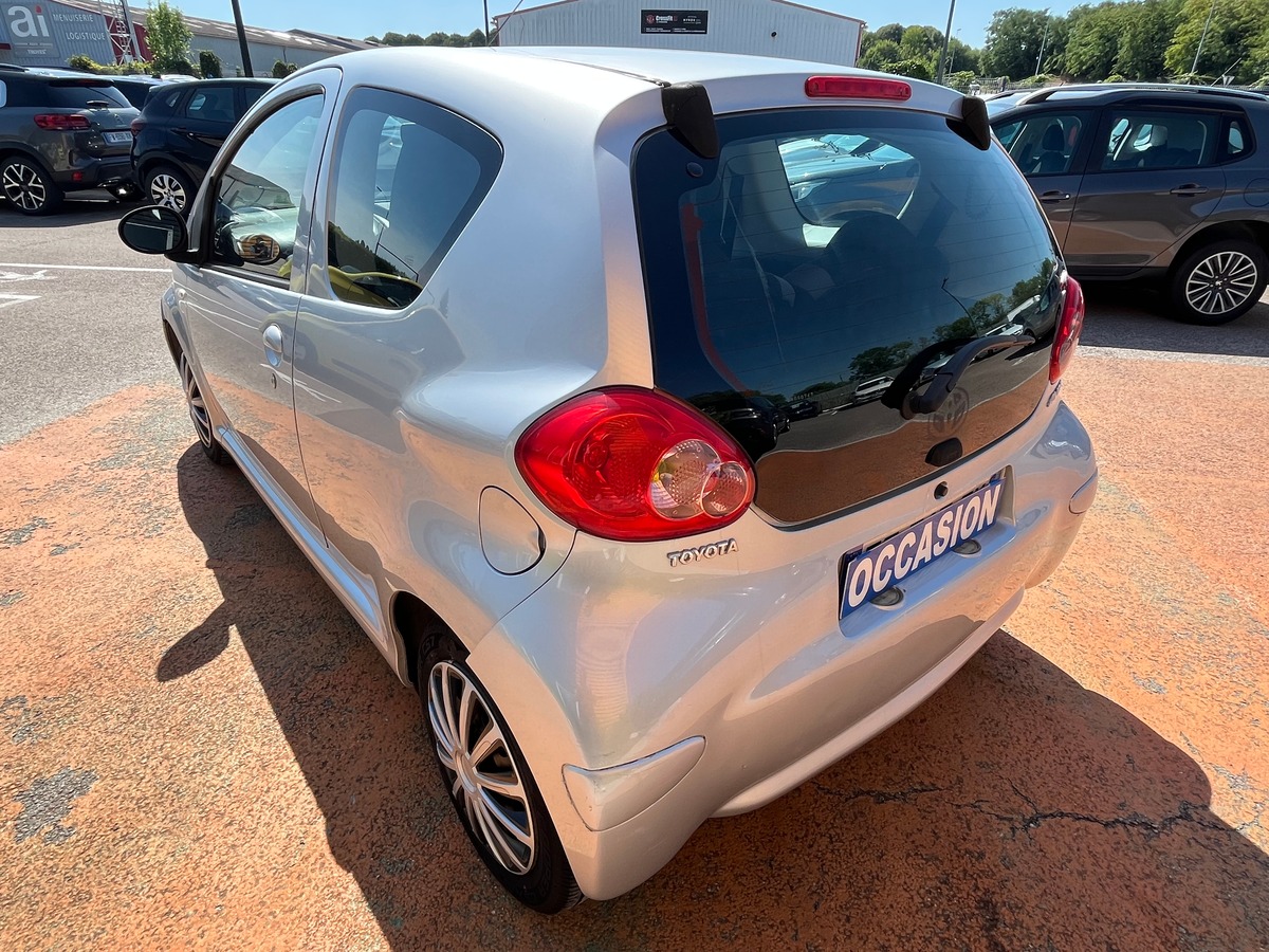 Toyota Yaris 1.0 VVTi 68 CH LINEA SOL