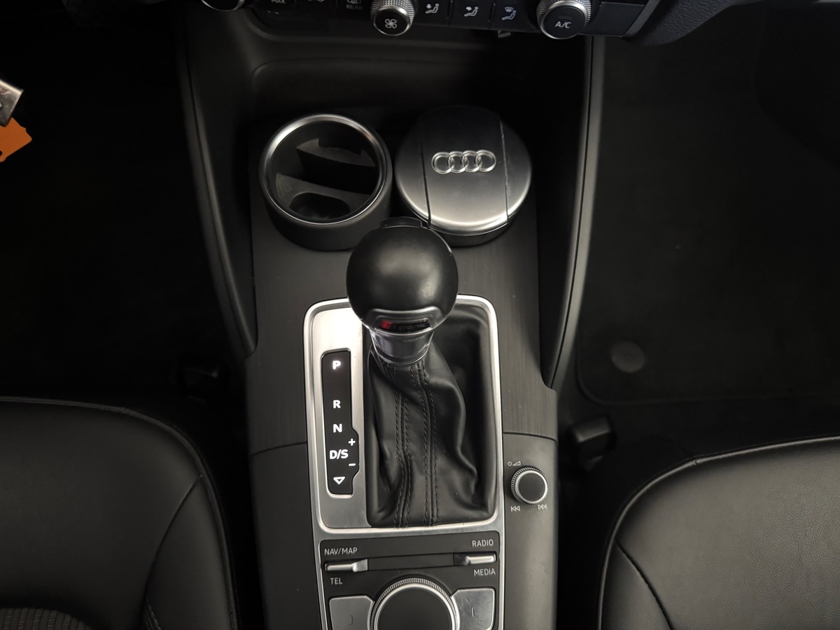 Audi A3 1.6 tdi S tronic / Xénons / Radar de stationnement Av Ar