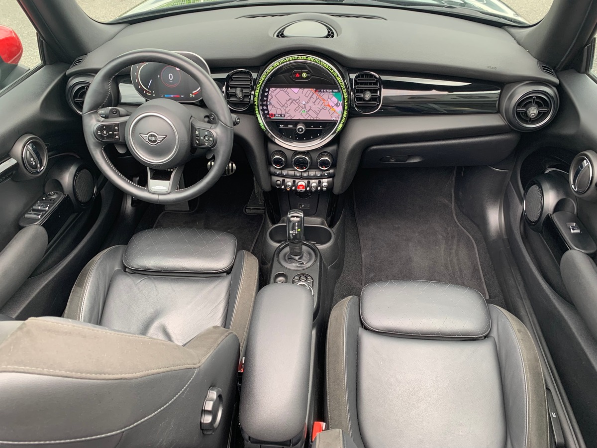 Mini Cooper JCW 231 CHEVAUX | Dernier entretien MINI le 05/05/2025 à 25305 kilomètres