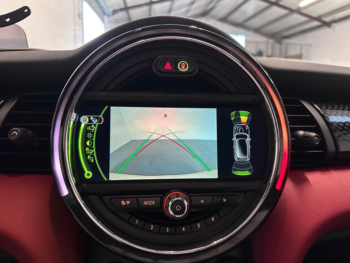 Mini Cooper III (F56) 2.0 231cv JCW BVA6 Harman Kardon / Toit Ouvrant / Echappement Sport