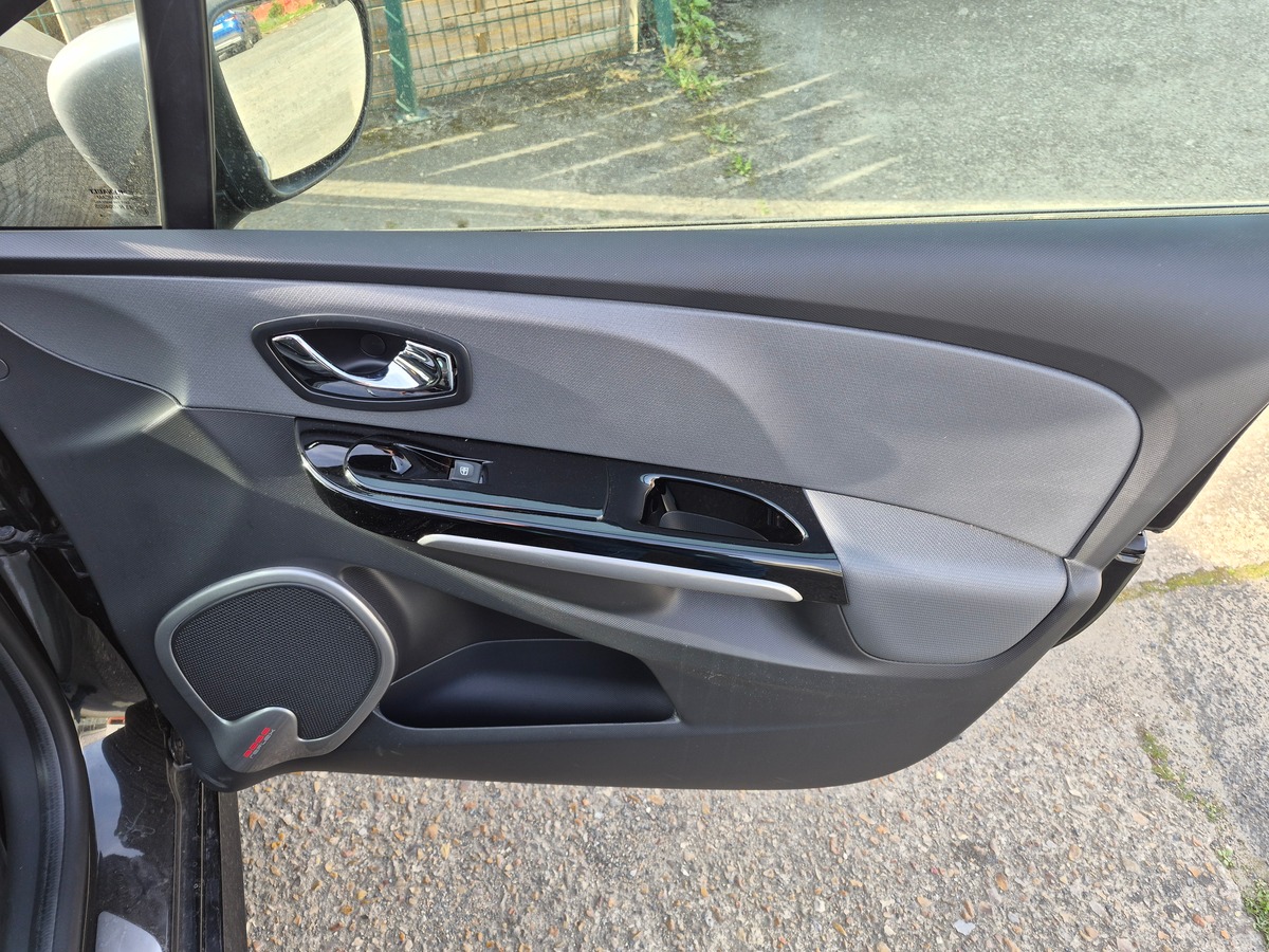 RENAULT Clio IV Estate 120 ch GT EDC