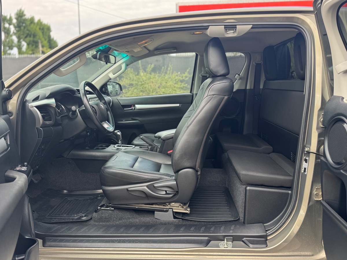 Toyota HILUX 4X4 LOUNGE