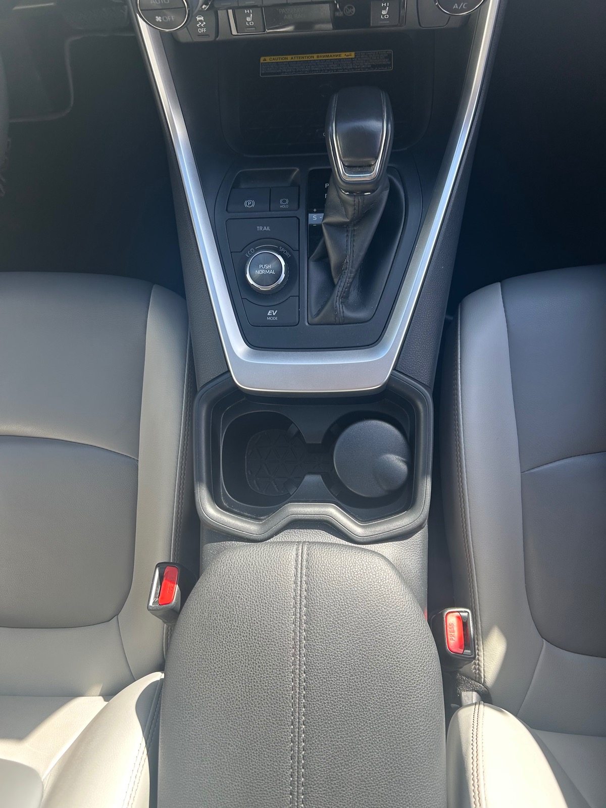 Toyota RAV4 222 ch | AWD | Lounge | Caméra vue 360° | Cuir | Régulateur de vitesse adaptatif