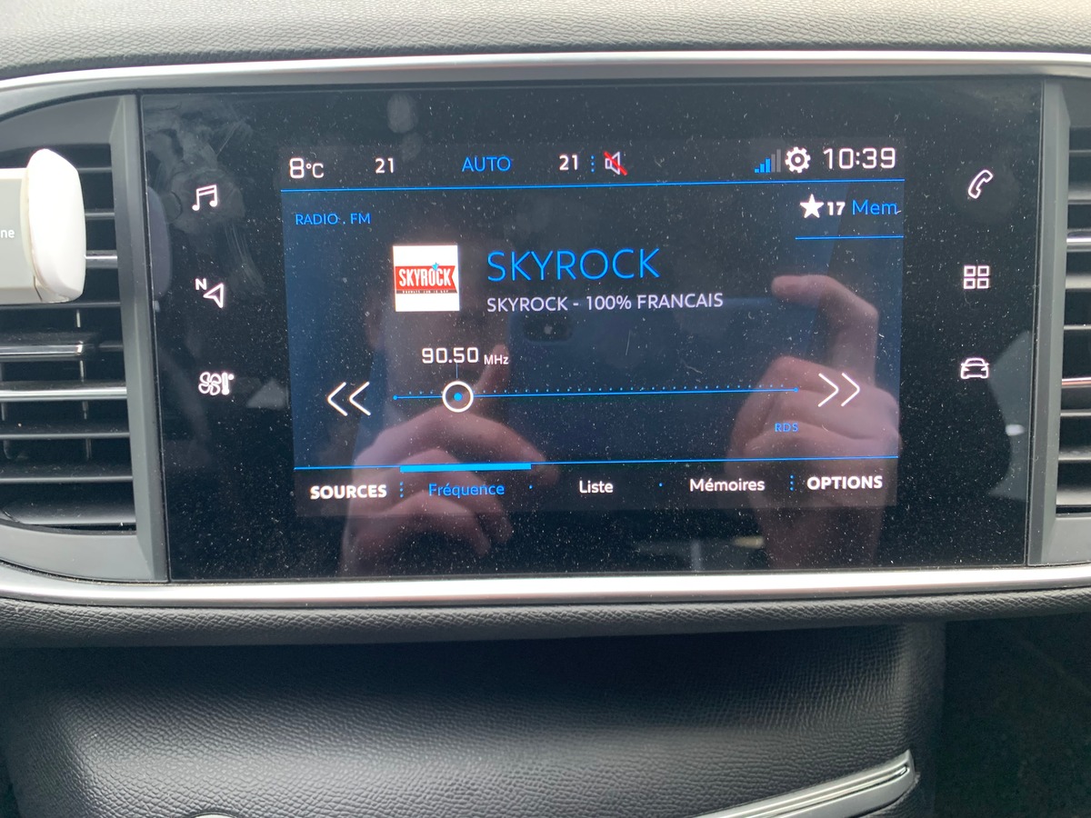 Peugeot 308 100 ch | Pack Attelage | Régulateur vitesse | Jantes Alu | Radar stationnement arriére