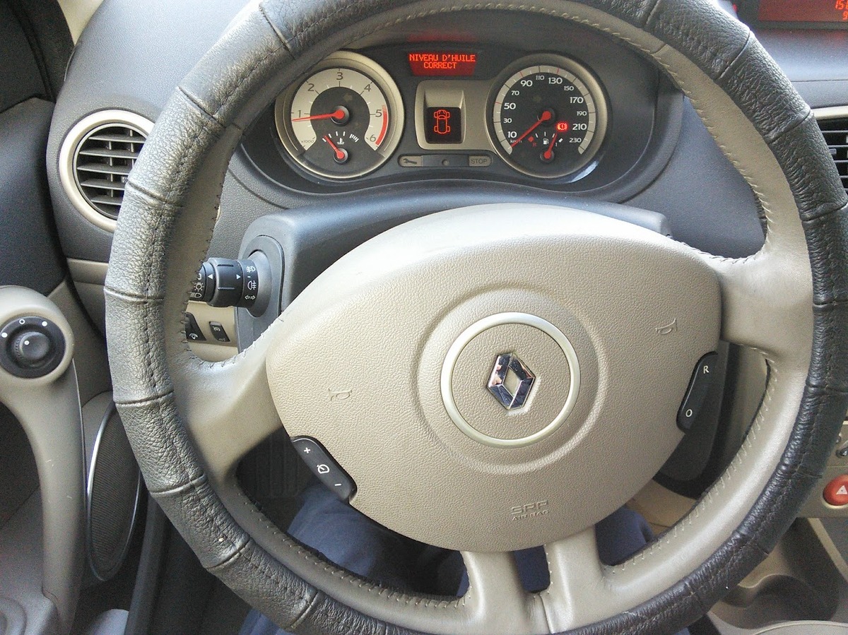 RENAULT Clio III 5 Portes 1.5 dCi 86 cv Privilege CLIM - distribution faite