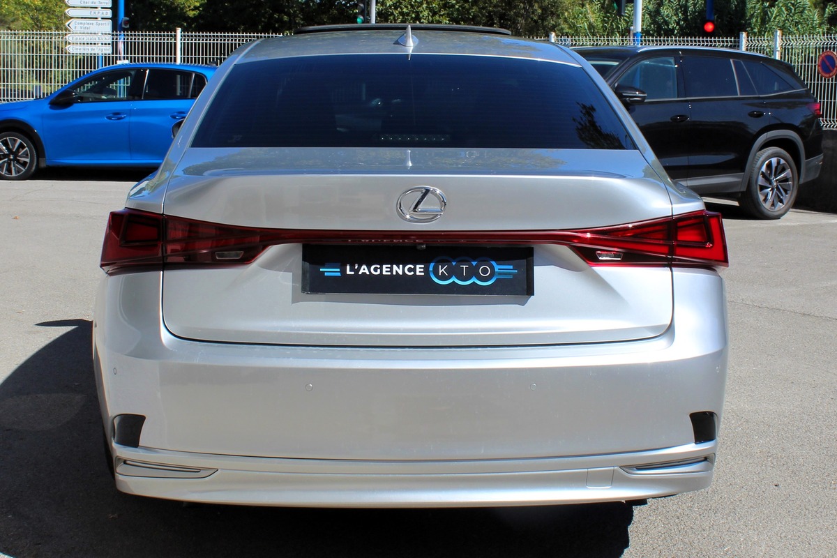 Lexus IS III (2) 300H F SPORT EXECUTIVE  FULL OPTIONS + CARPLAY / ENTRETIEN LEXUS / 2ème MAIN