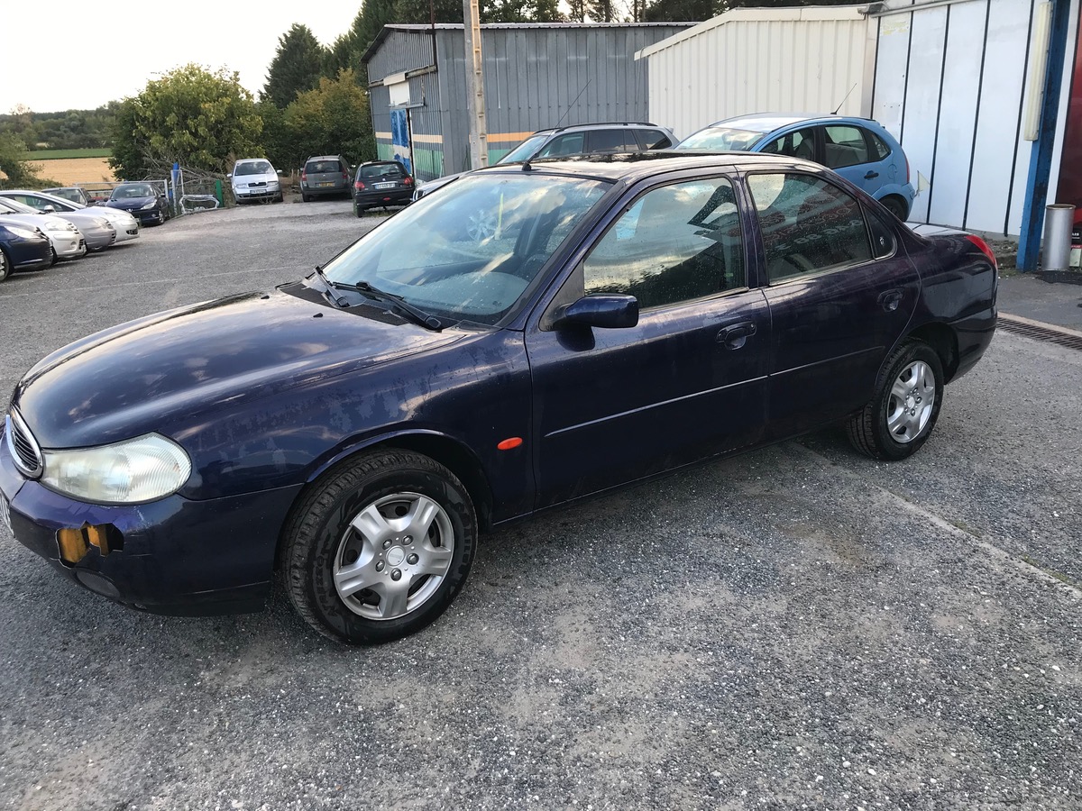 Ford Mondeo 1.8i ghia 1ère main 156158km ct ok