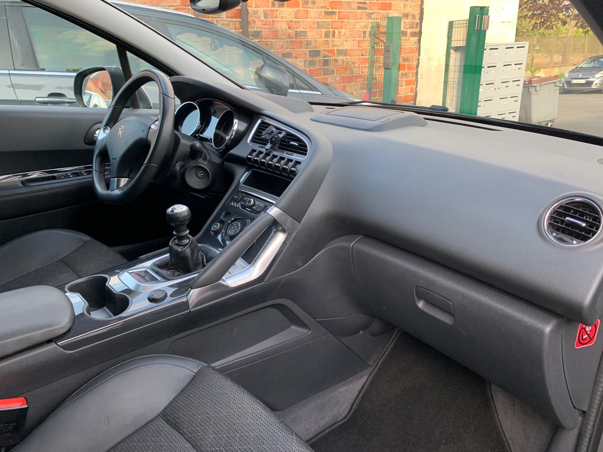 Peugeot 3008 1.6 e-HDI 120 CH alure 1er main 4foit
