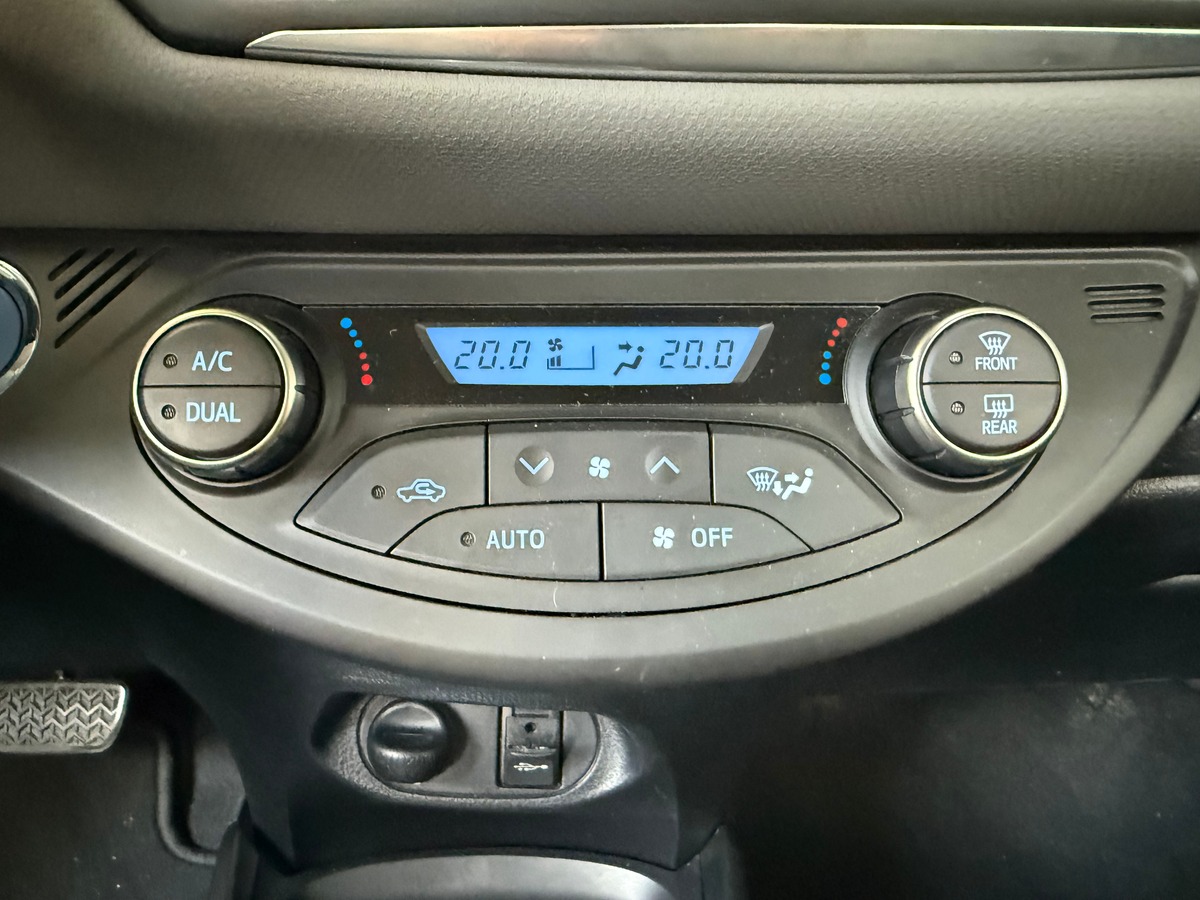 Toyota Yaris III Dynamic Business E-CVT 100h