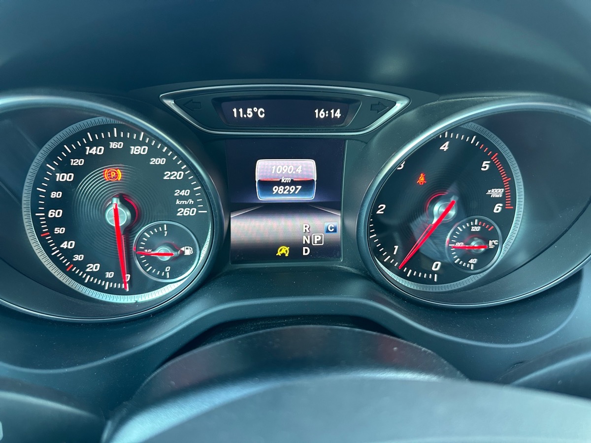 Mercedes-Benz GLA 200 DCT 4MATIC SENSATION