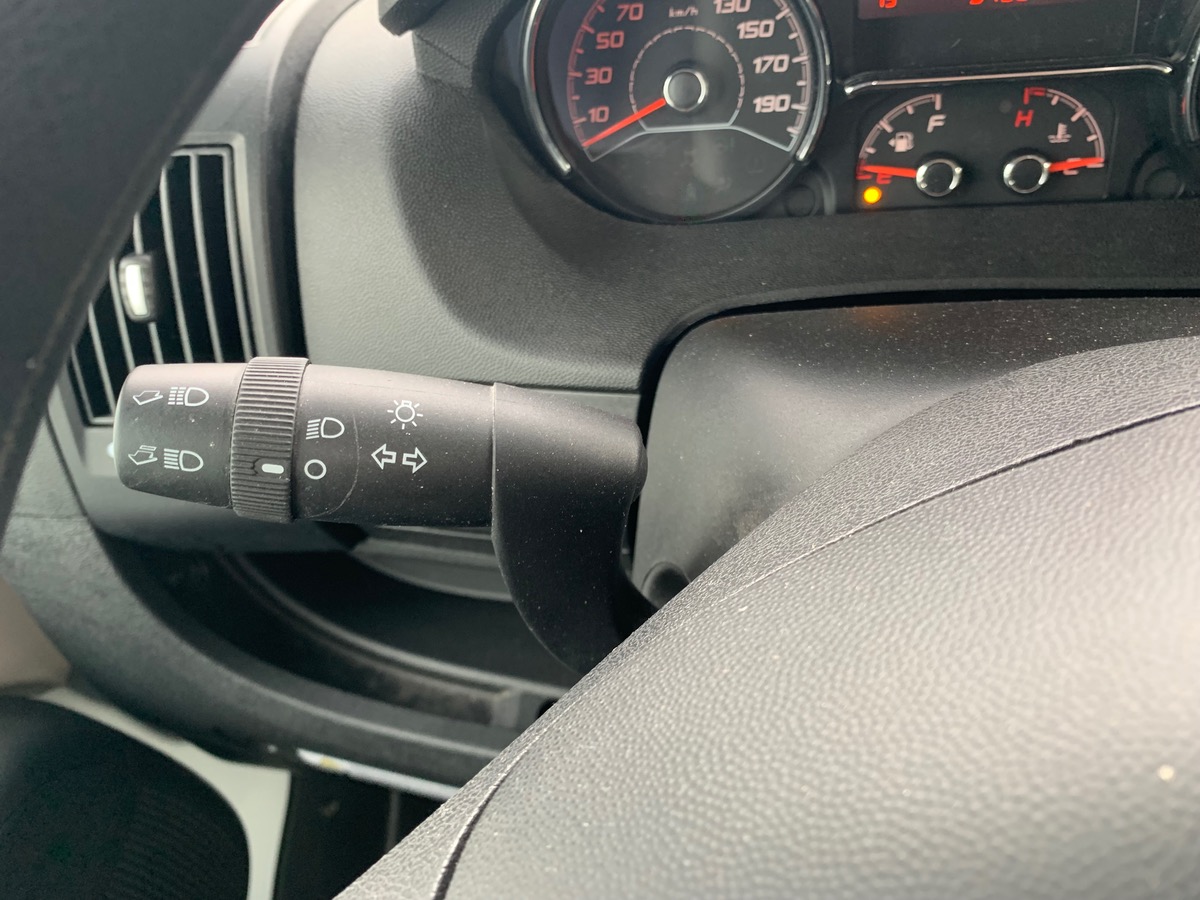 Capron A 140 ch | CAMERA DE RECUL |  LITS SUPPERPOSES | STORE EXTERIEUR | Climatisation manuelle