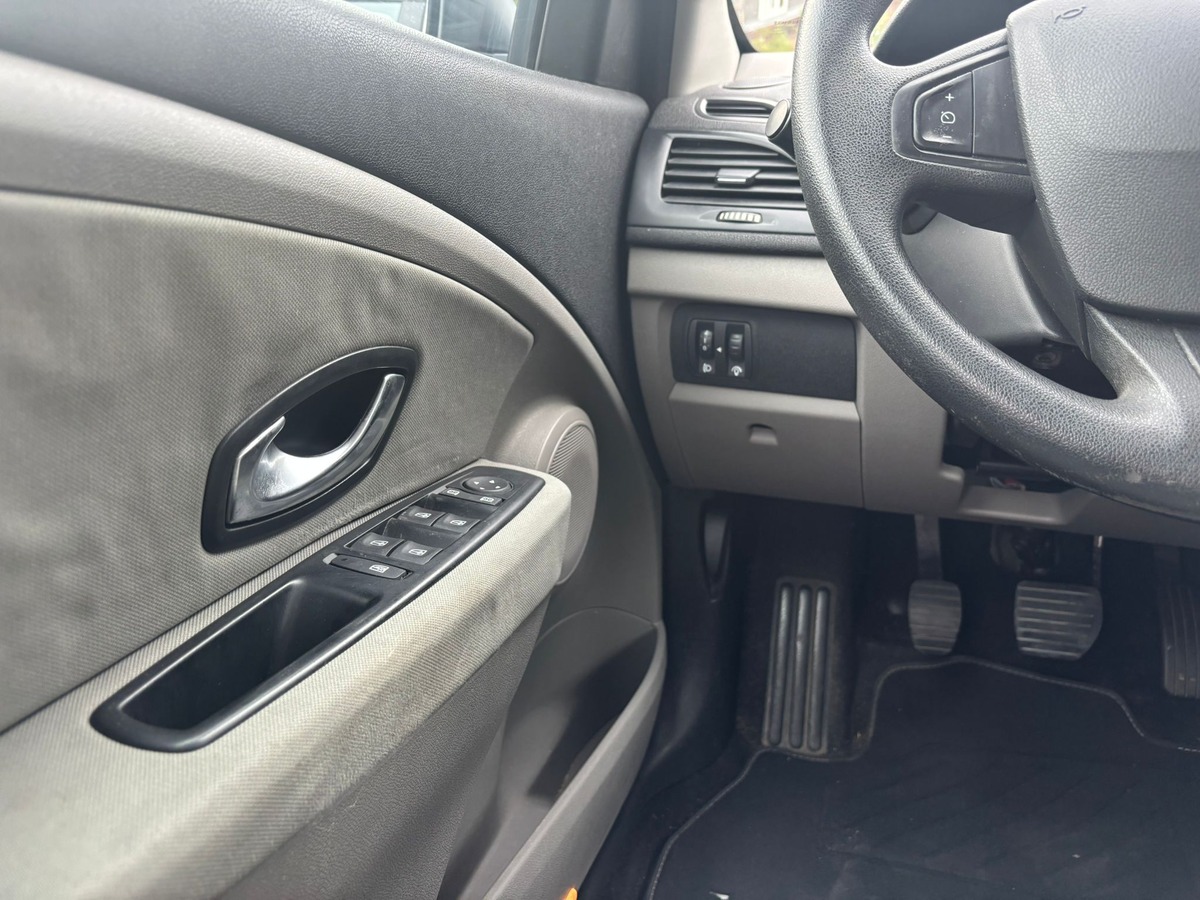 RENAULT Megane III 1.6 E85 110 Expression - Révisée - Garantie