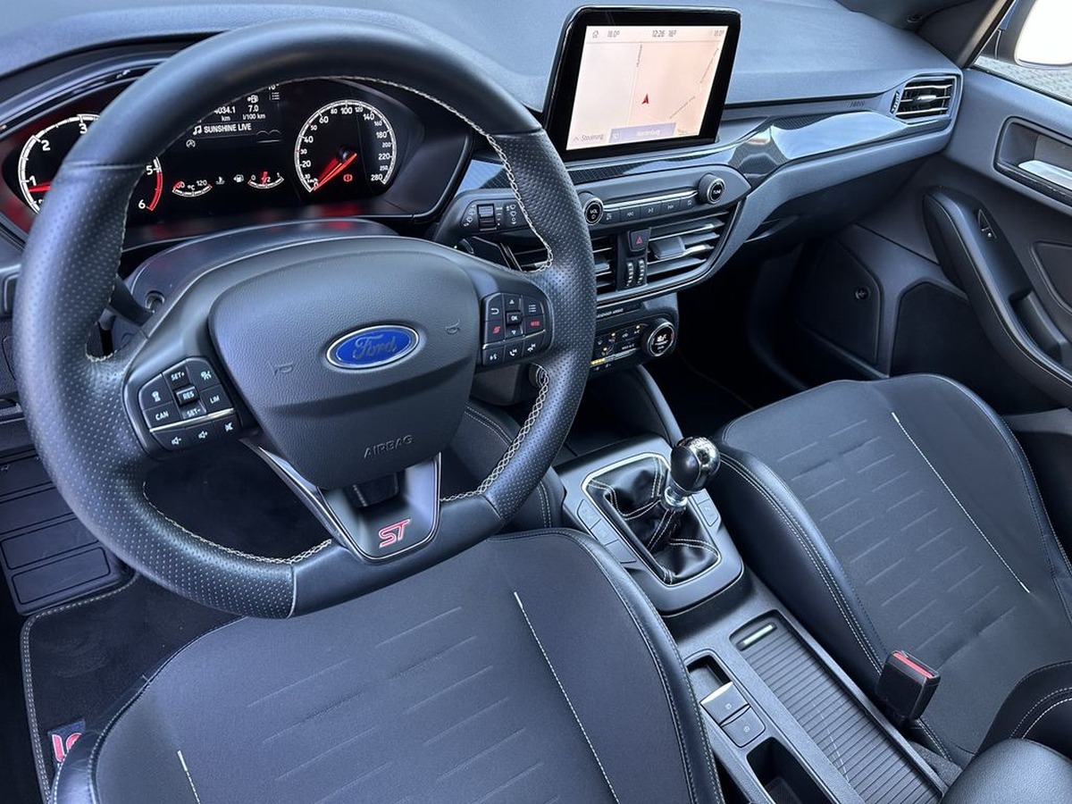 Ford Focus 2.0  ST line 190ch NAV/LED/AHK/ACC/VCOCKPIT/B&O/1 ere MAIN .