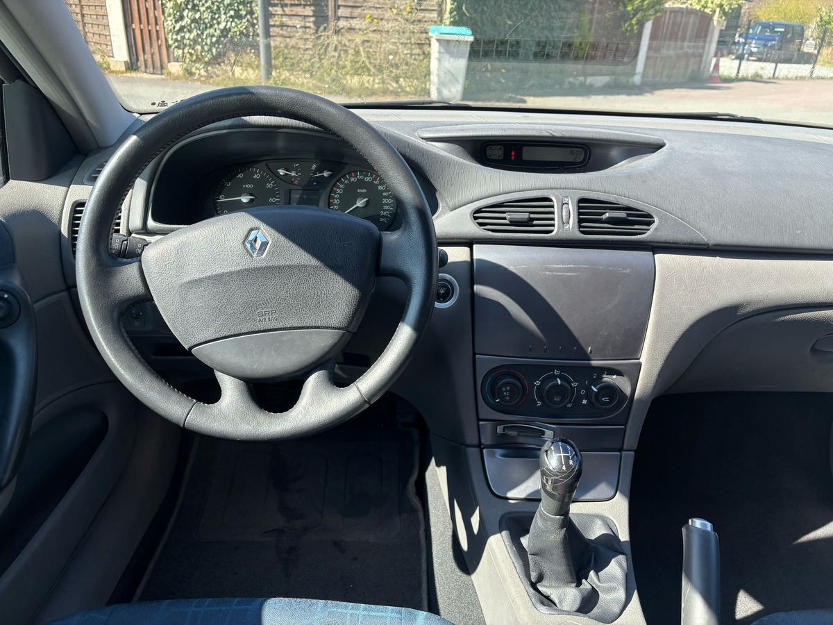 RENAULT Laguna II 1.6 107 - Finition Authentique - Garantie - Distribution neuve - Attelage
