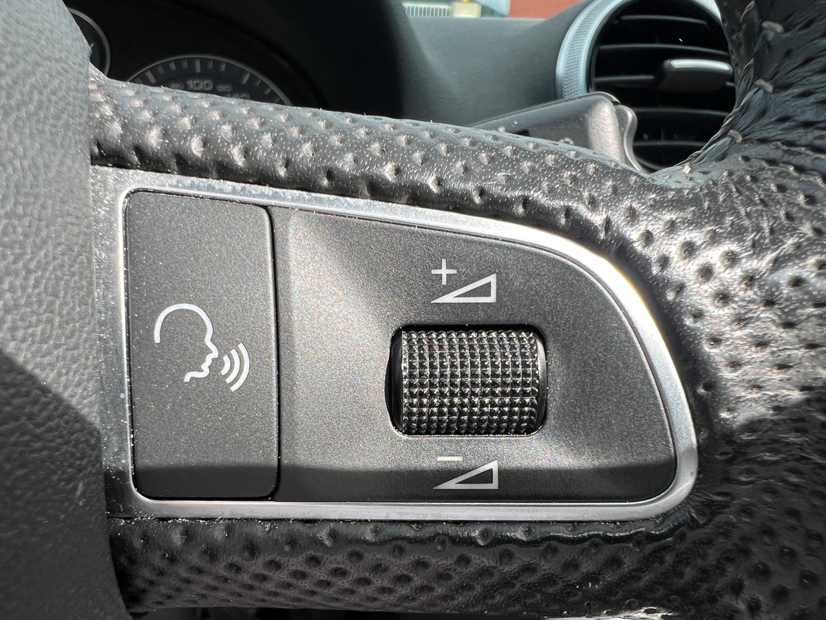 Audi A3 Cabriolet 1,6L TDI 105cv SLINE, SUIVI COMPLET, CARPLAY
