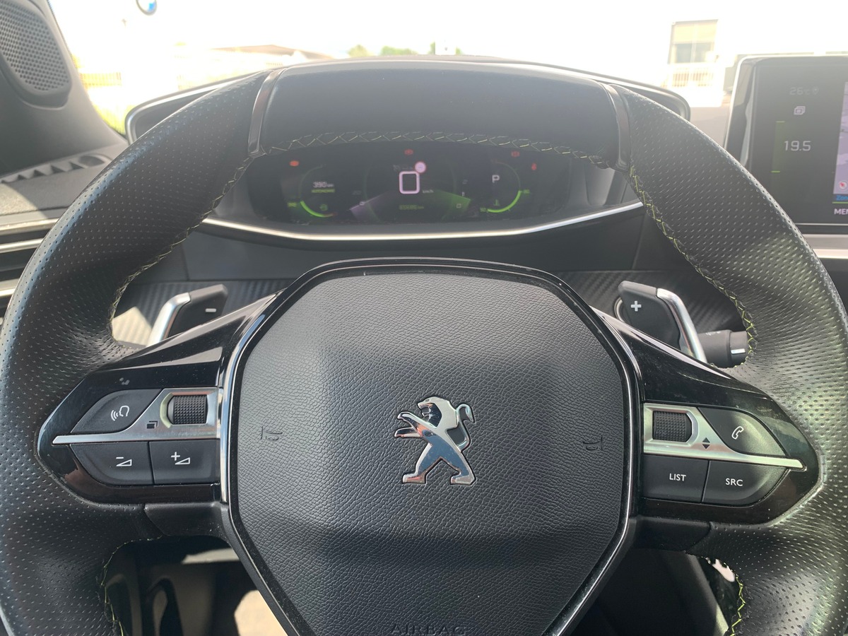 Peugeot 2008 130 chevaux | GT Line | Toit ouvrant panoramique | Apple car Play | Attelage