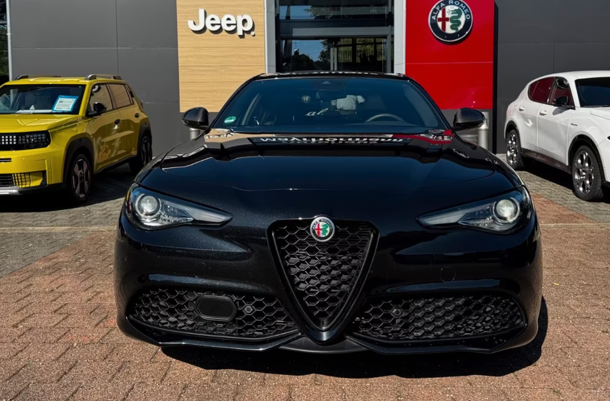 Alfa Romeo Giulia 2.0 TB 280ch Estrema Q4 AT8 Toit ouvrant Harman-Kardon