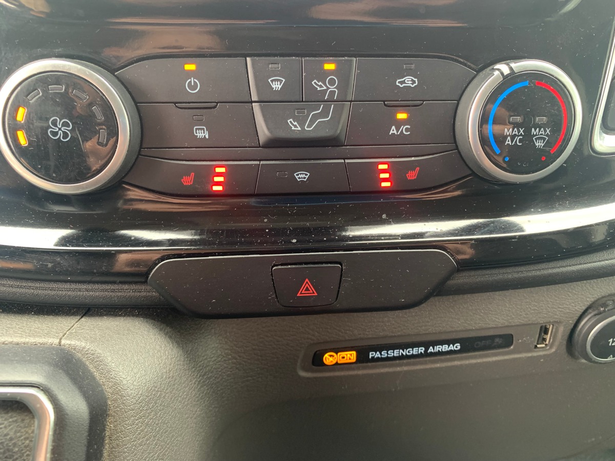 Ford TRANSIT CUSTOM 130 ch | L1H1 Trend Business | 3 Places | Caméra recul | Attelage | Roue secours