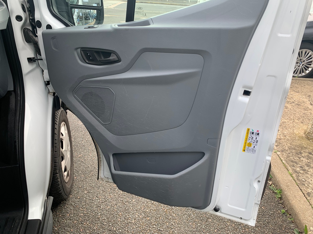 Ford TRANSIT 130 ch | Attelage | Régulateur de vitesse | Bluetooth | Plancher bois et latérale