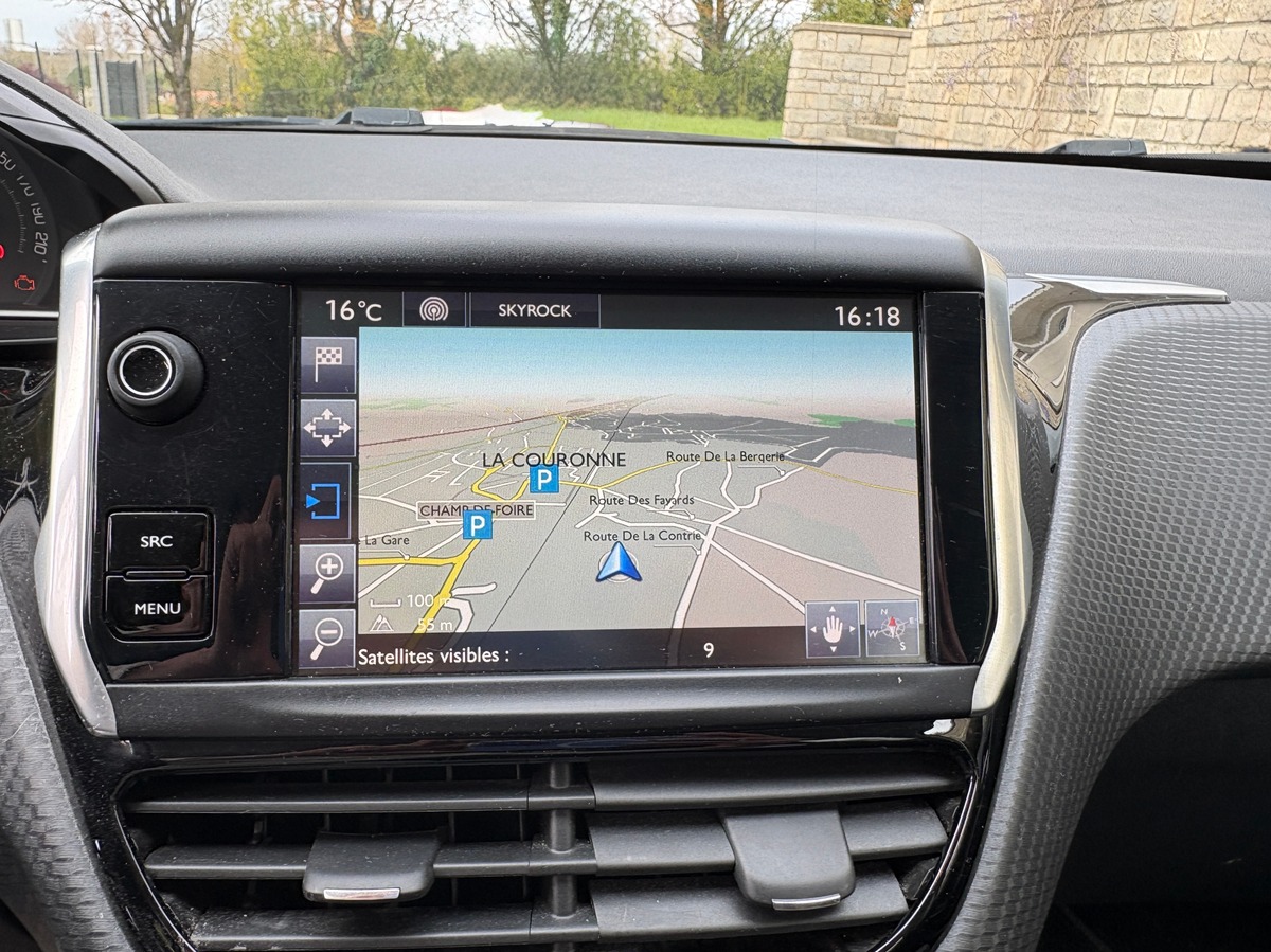 Peugeot 208 VTI - 82CH - STYLE - DISTRIBUTION OK