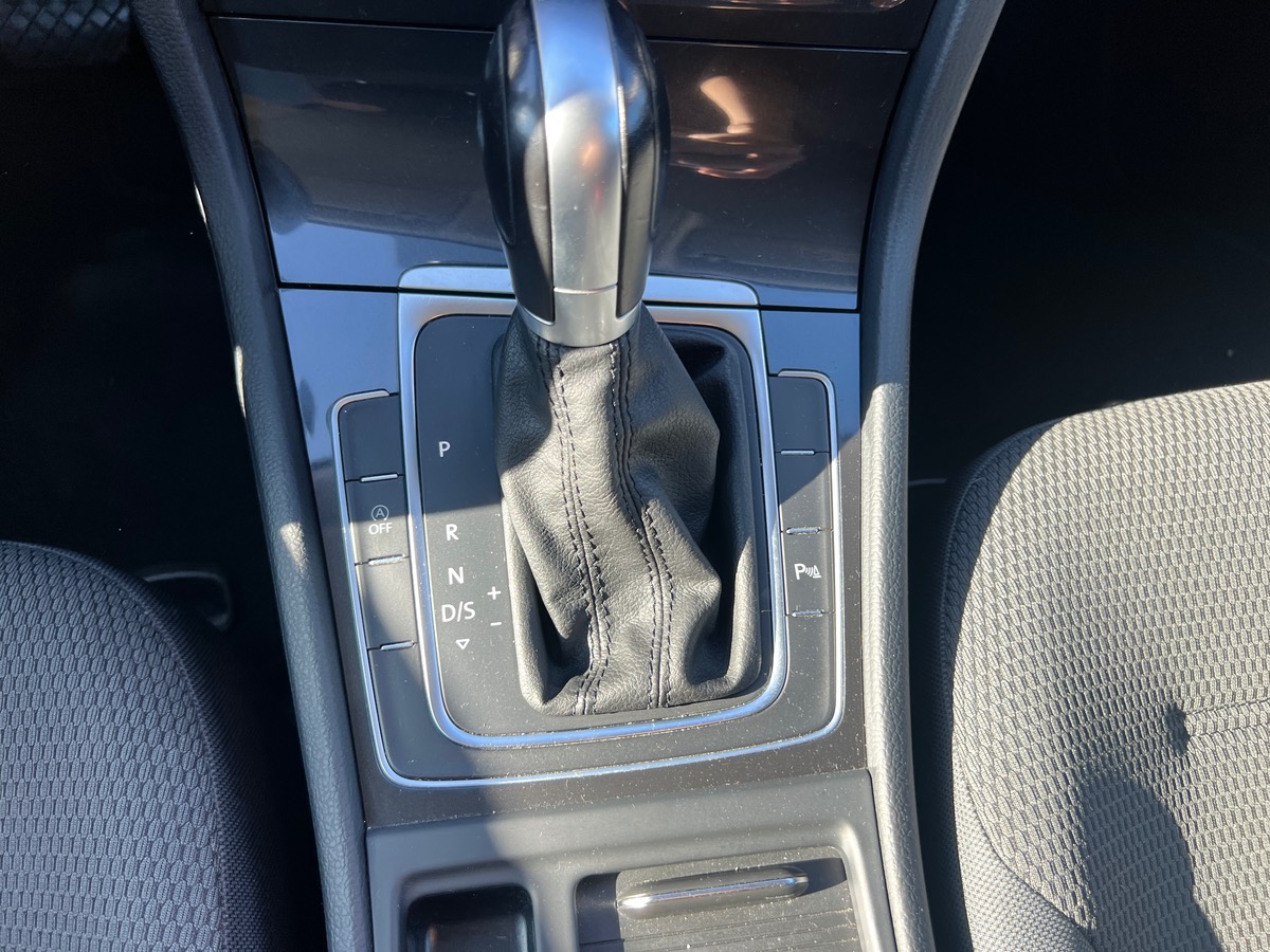 Volkswagen Golf VII Phase 2 1.5 TSI 16V Blue Motion DSG7 130 cv, SUIVI COMPLET VW, SIEGES CHAUFFANT