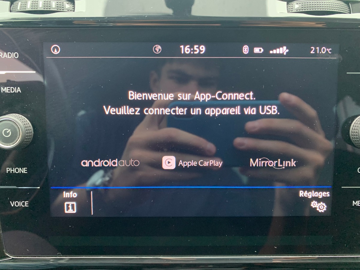 Volkswagen Golf 125 | Sound | Caméra recul | Régulateur | GPS | Apple car play | Attelage amovible
