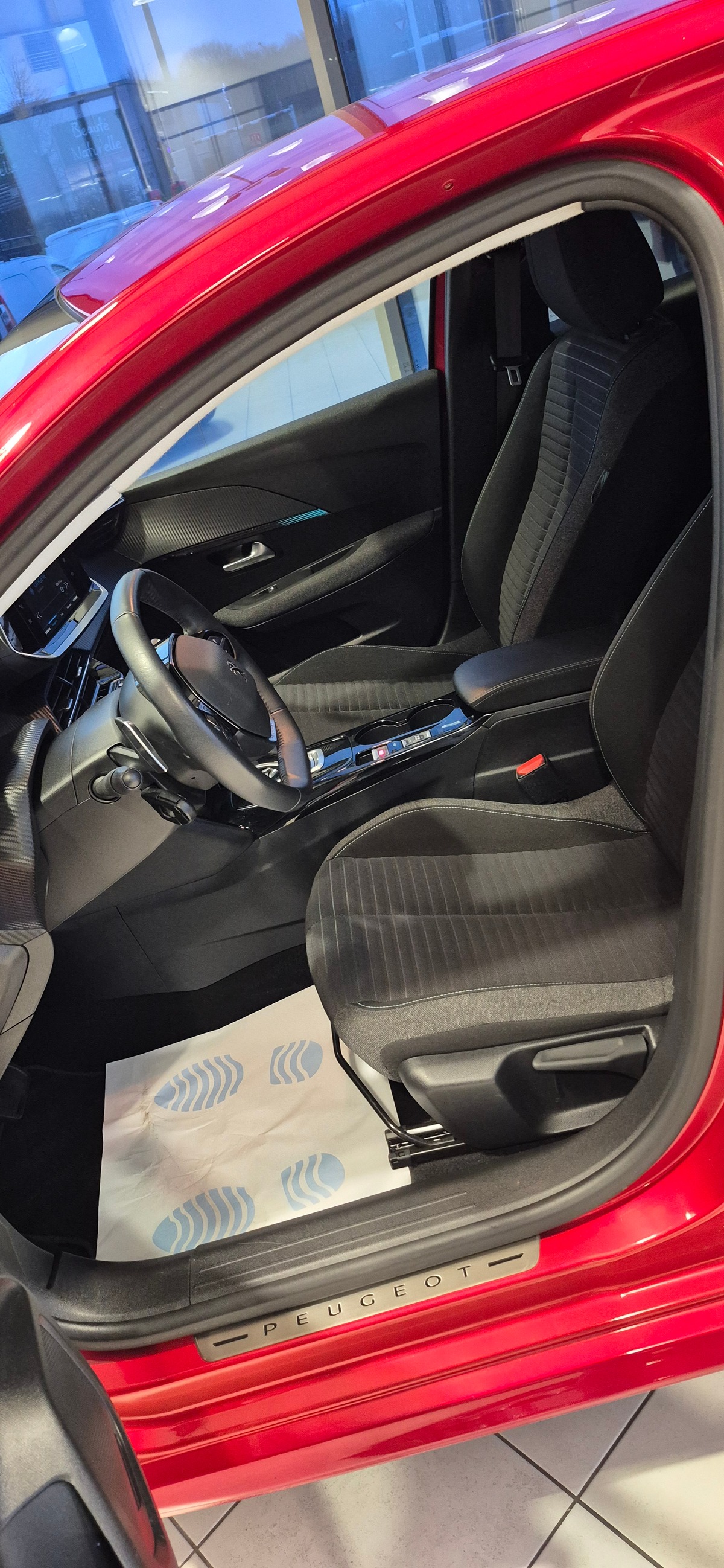 Peugeot 208 1.2 PURETECH 100 S&S EAT8