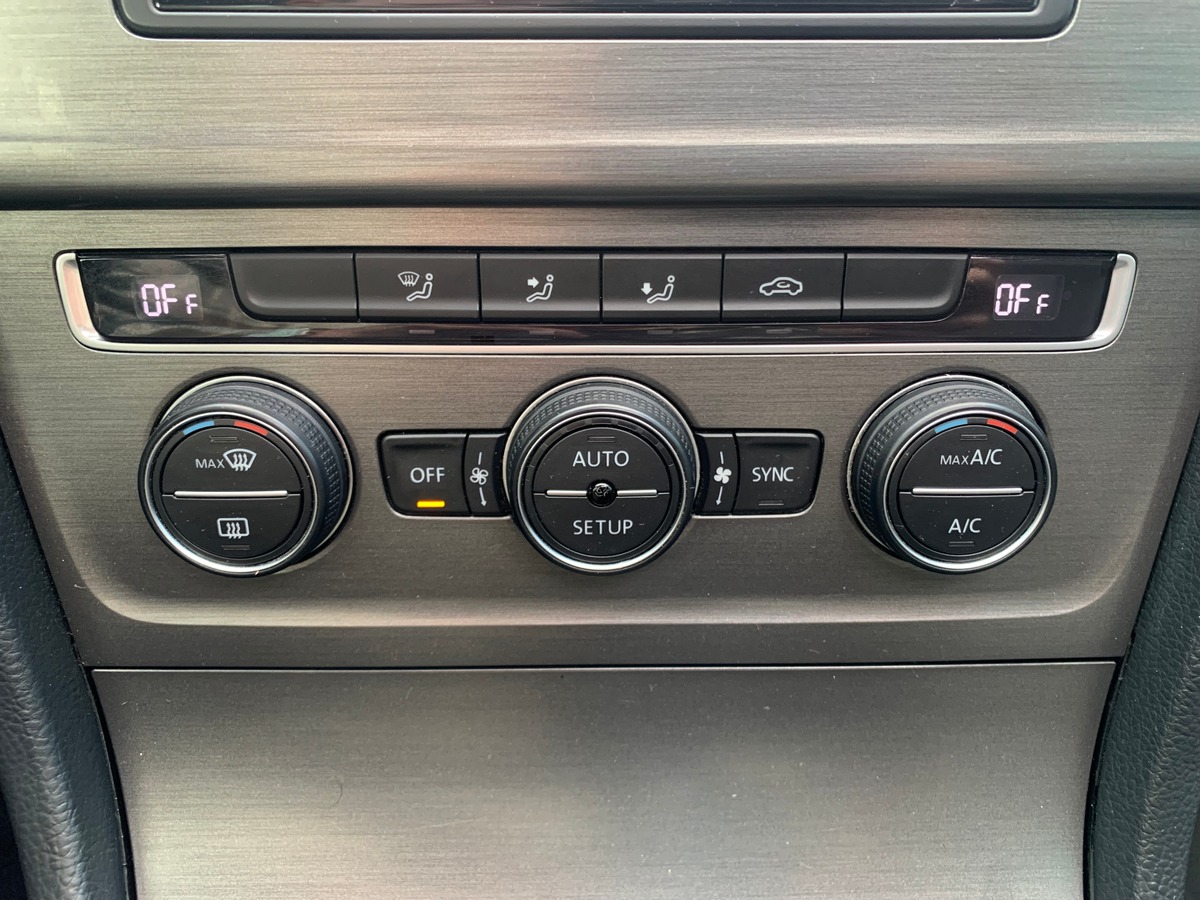 Volkswagen GOLF 7 105 ch | Confortline | Toit ouvrant | Régulateur de vitesse | Radar avant et arriére