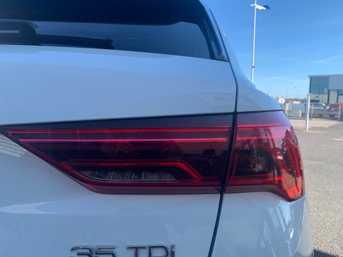 Audi Q3 150 ch | S line | Toit ouvrant | Caméra de recul | Apple car play | Attelage | Régulateur