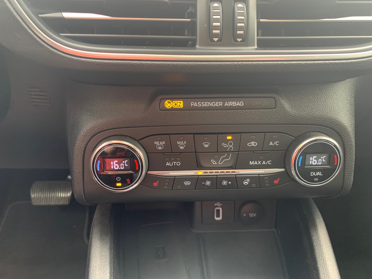 Ford FOCUS SW ACTIVE | ENTRETIENS CONSTRUCTEUR