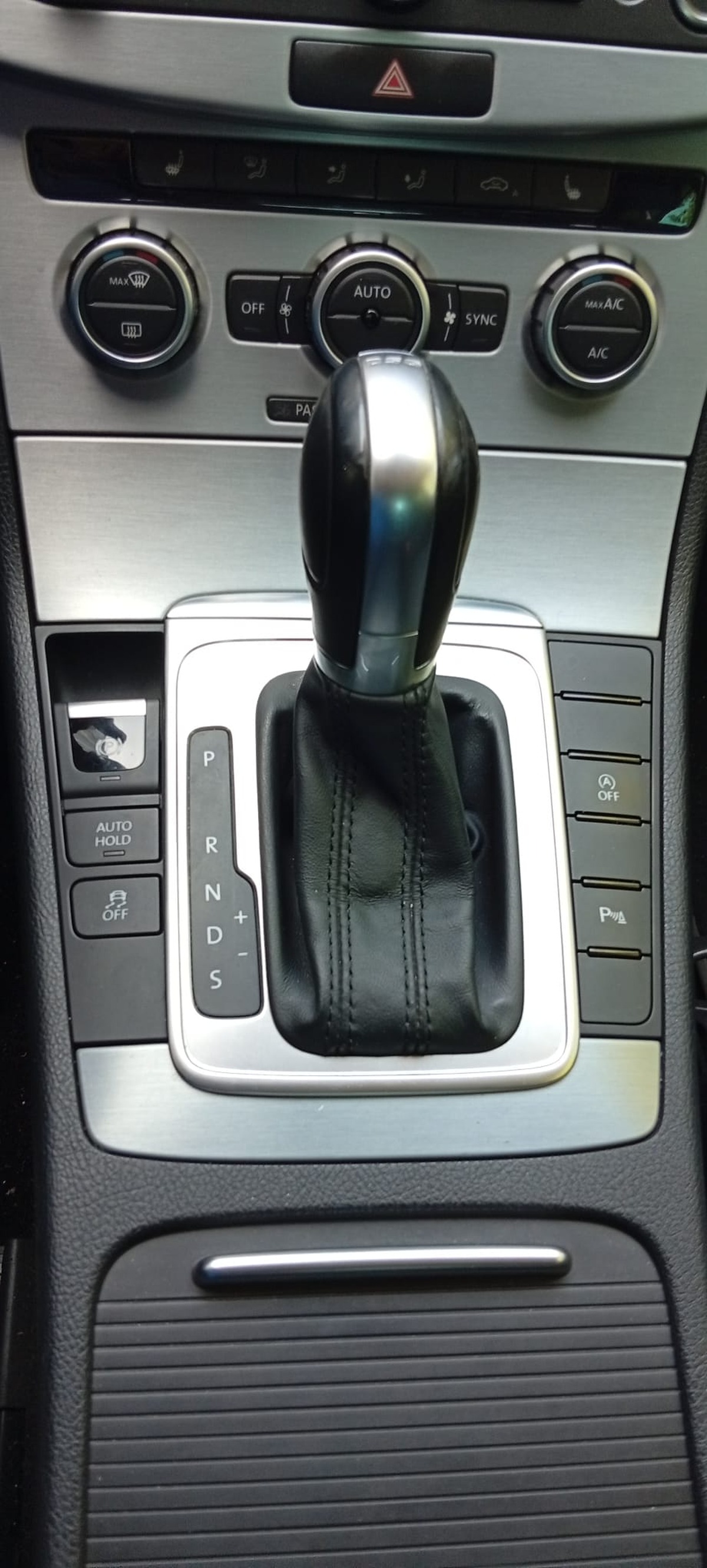 Volkswagen Passat CC 2.0 TDI 140ch Carat DSG6 Pack R line / Suivi d'entretien à jour