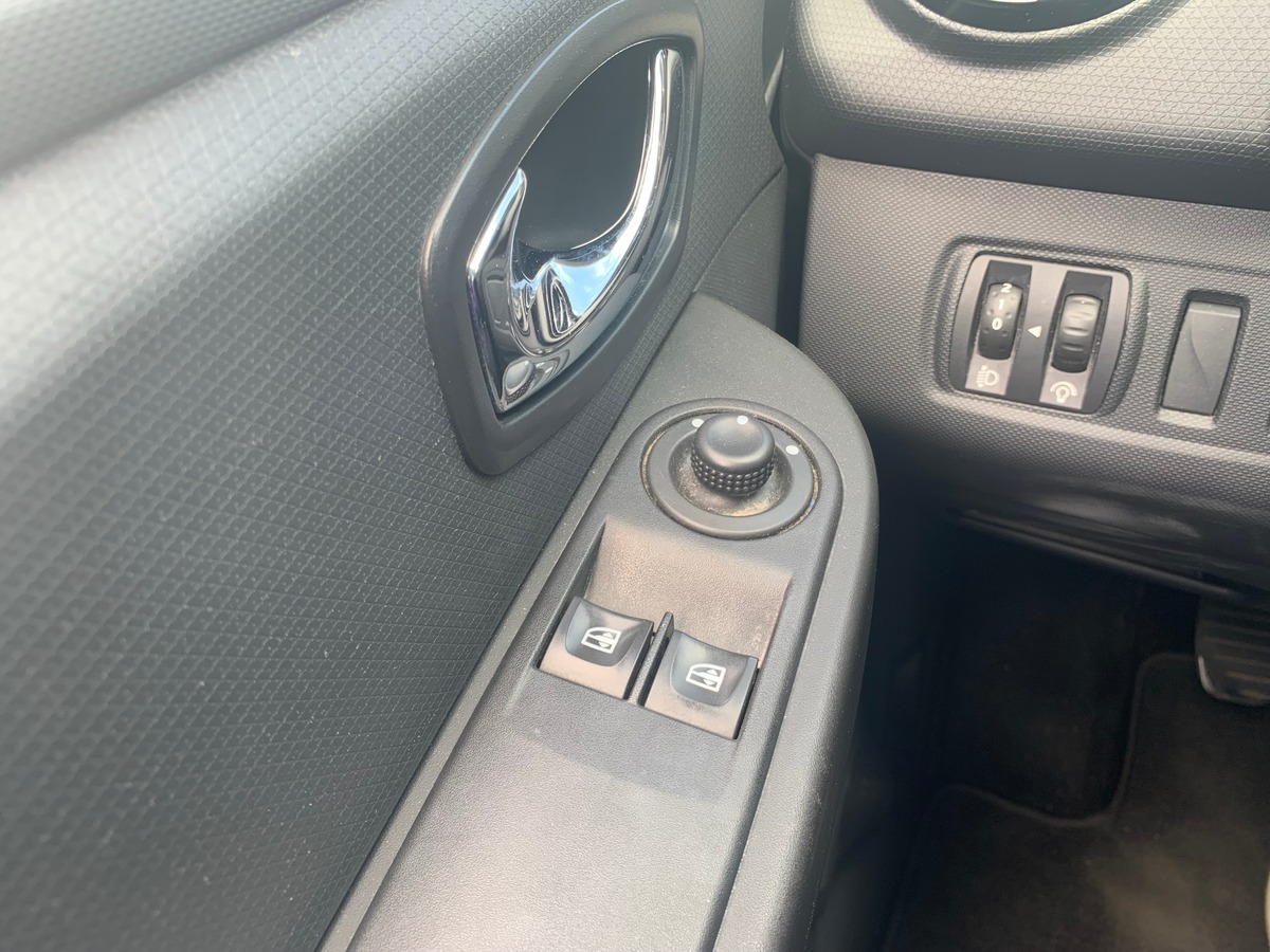 RENAULT Clio IV 75 ch | Air Medianav | 2 Places | Régulateur de vitesse | Climatisation | Bluetooth
