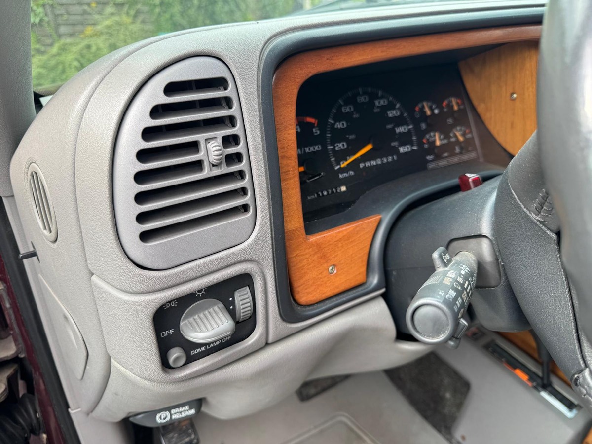 Chevrolet Suburban STARCRAFT 1500 5.7 V8 250cv 7 places