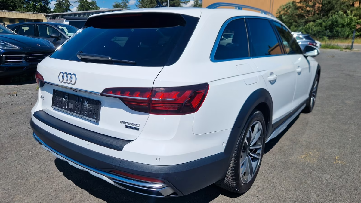 Audi A4 Allroad 40 TDI 204ch Avus quattro S tronic 7/Toit ouvrant/Attelage/Cuir/Caméra