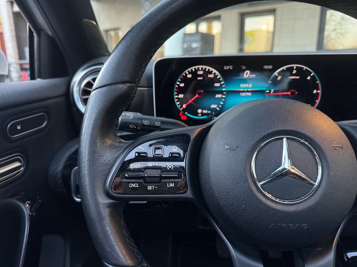 Mercedes-Benz Classe A 180 d 1.5 d 7G-DCT 116 cv Boîte auto Sièges Chaufants/ Electriques
