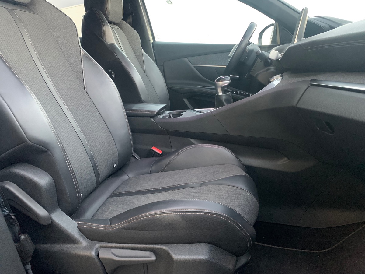 Peugeot 3008 130 | GT LINE | Mirror Screen | Pack City 1 | Full LED Technology | Phares Adaptatifs