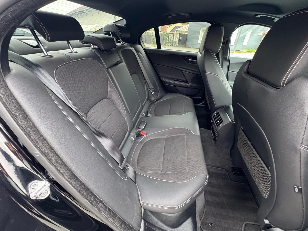 Jaguar XE 2.0 200CV R-Sport - Boite automatique