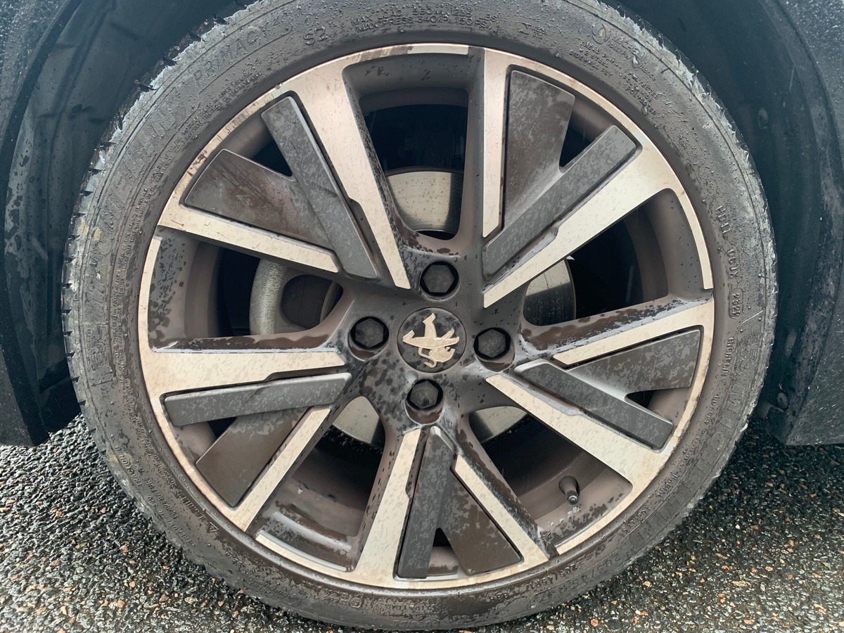 Peugeot 208 130 | GT | Toit panoramique | Caméra recul | Avertisseur angles morts | Apple car play