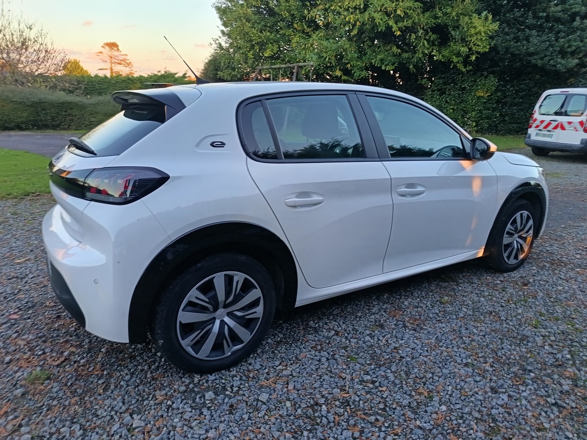 Peugeot 208 ELECTRIQUE 50 KWh ACTIVE BUSINESS Gtie 12 mois
