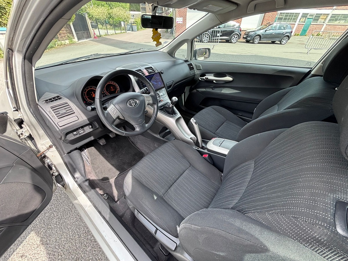 Toyota Auris 1.6i LUNA - Révisée - Garantie